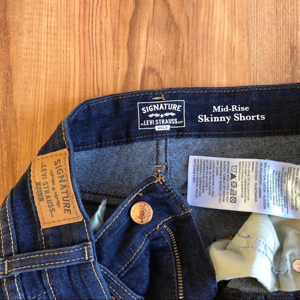 Levi’s Mid-rise Skinny Shorts Size 6 - Picture 2 of 11